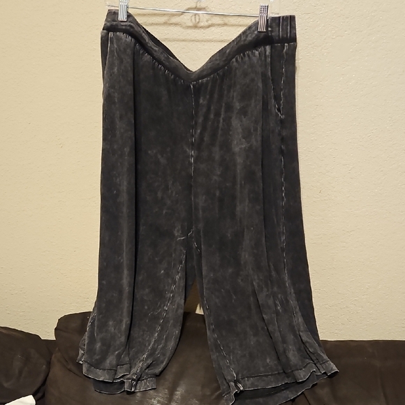 torrid Pants - Torrid Charcoal Washed Capris